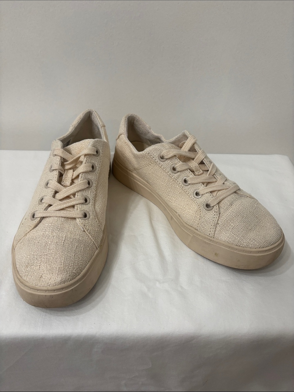 Toms Women's Canvas Sneakers in Natural Beige Size 6
